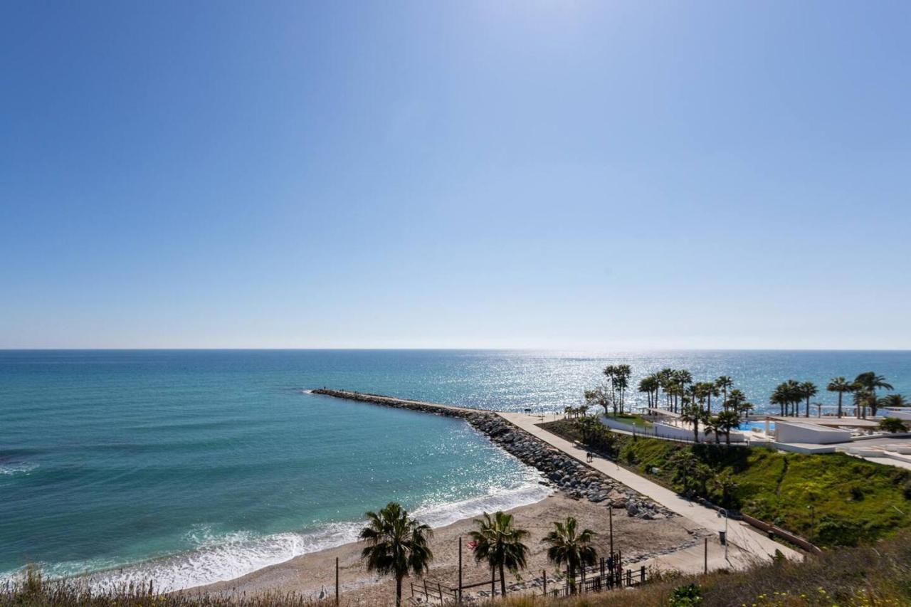 Spacious Beachfront Flat With Sea Views And Private Indoor Parking Benalmádena Esterno foto