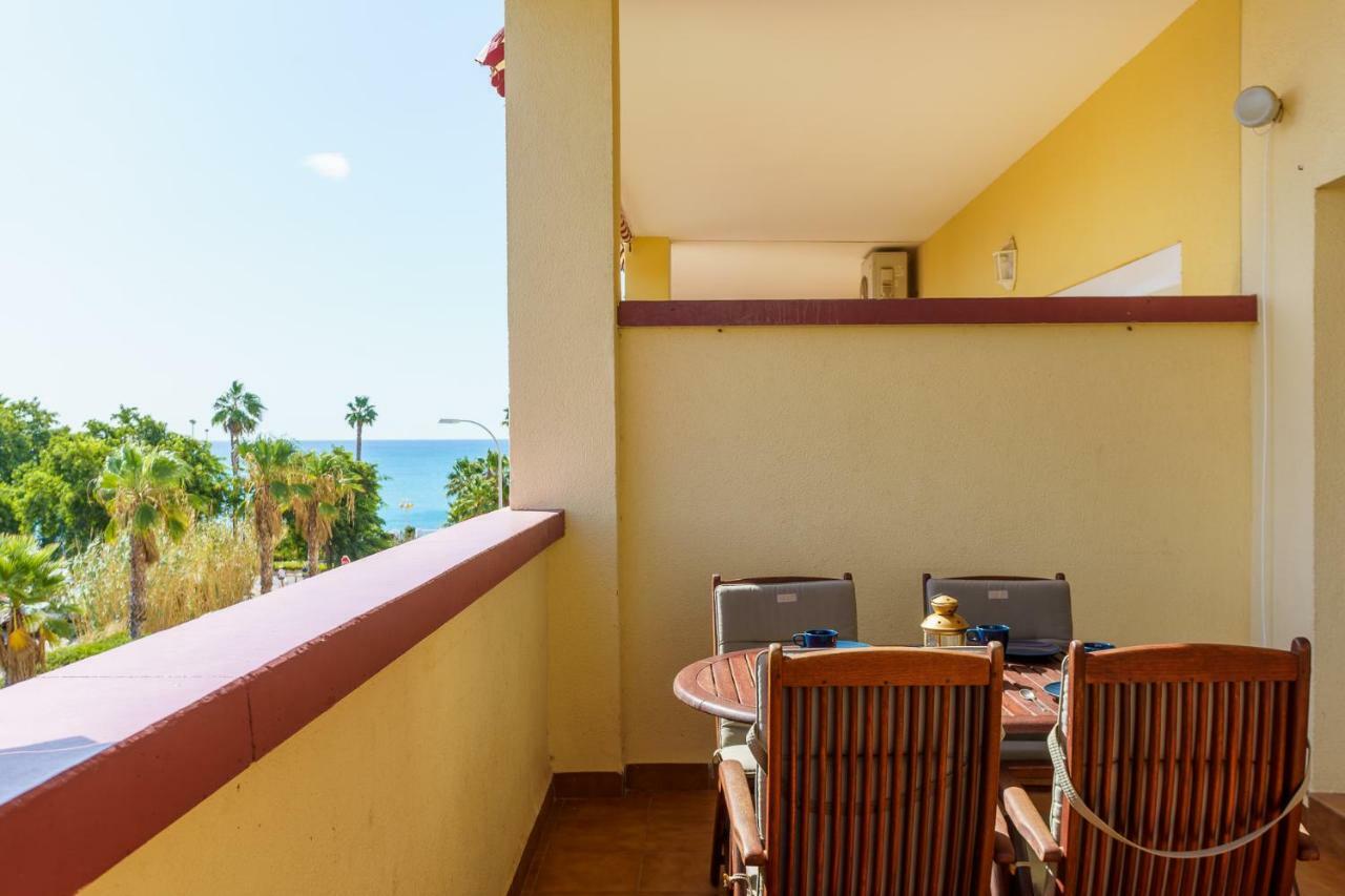 Spacious Beachfront Flat With Sea Views And Private Indoor Parking Benalmádena Esterno foto