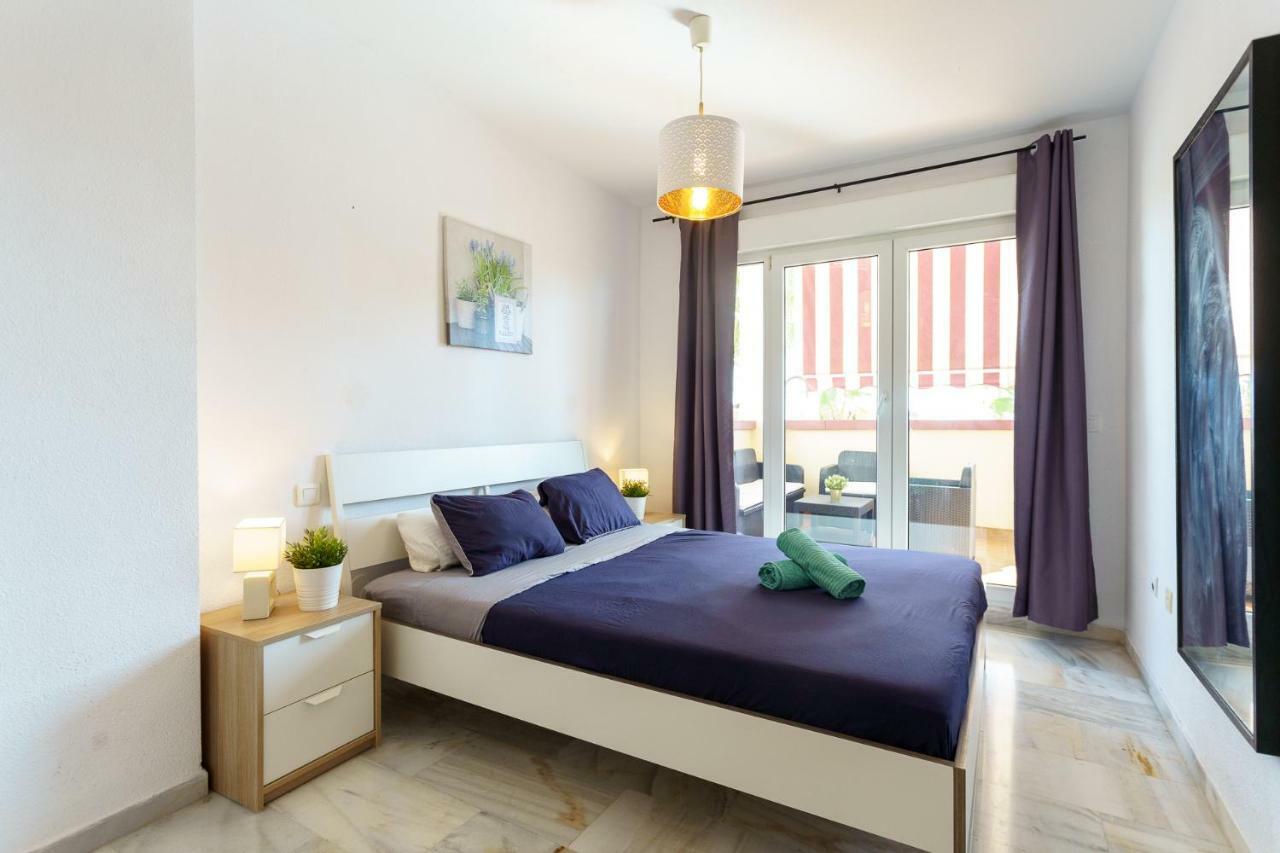 Spacious Beachfront Flat With Sea Views And Private Indoor Parking Benalmádena Esterno foto