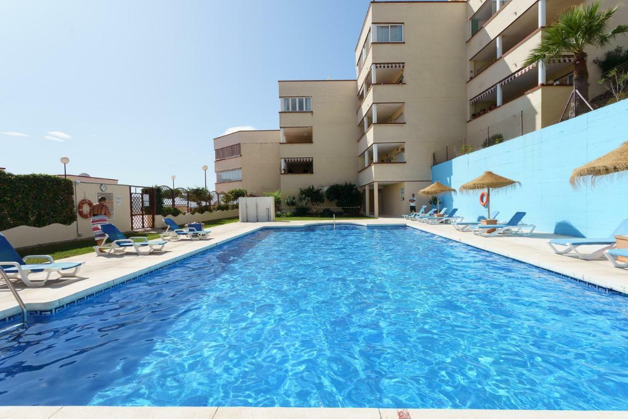 Spacious Beachfront Flat With Sea Views And Private Indoor Parking Benalmádena Esterno foto