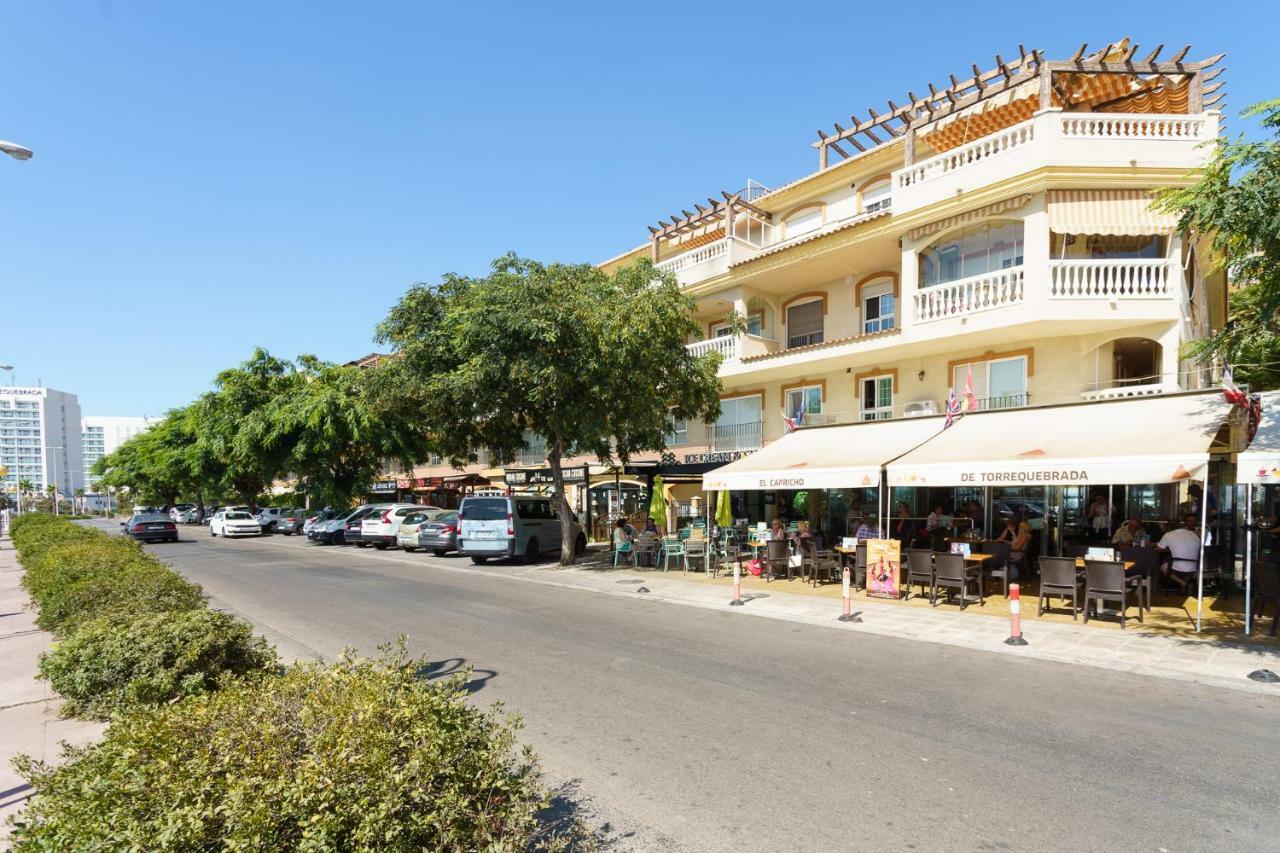 Spacious Beachfront Flat With Sea Views And Private Indoor Parking Benalmádena Esterno foto