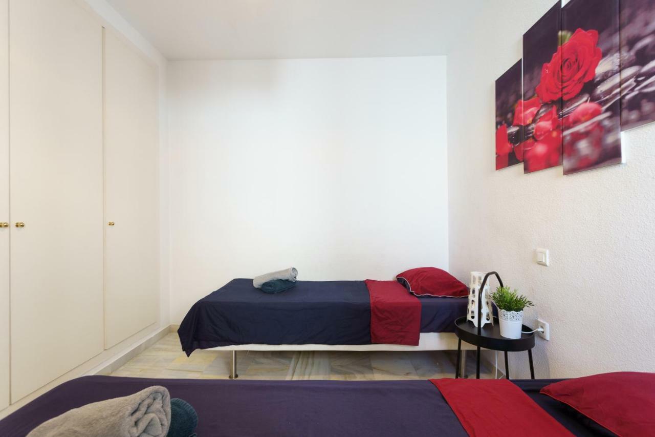 Spacious Beachfront Flat With Sea Views And Private Indoor Parking Benalmádena Esterno foto